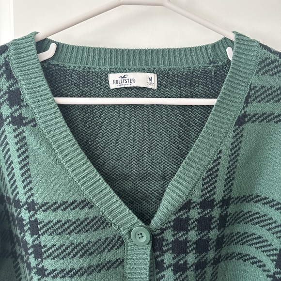 Hollister Green and Black Plaid Cardigan - Picture 2 of 5